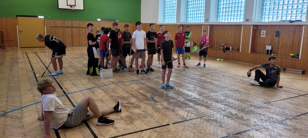 FLORBALOVÝ KEMP II - starší hráči